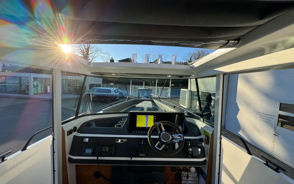 slider 20 Axopar 28 Open