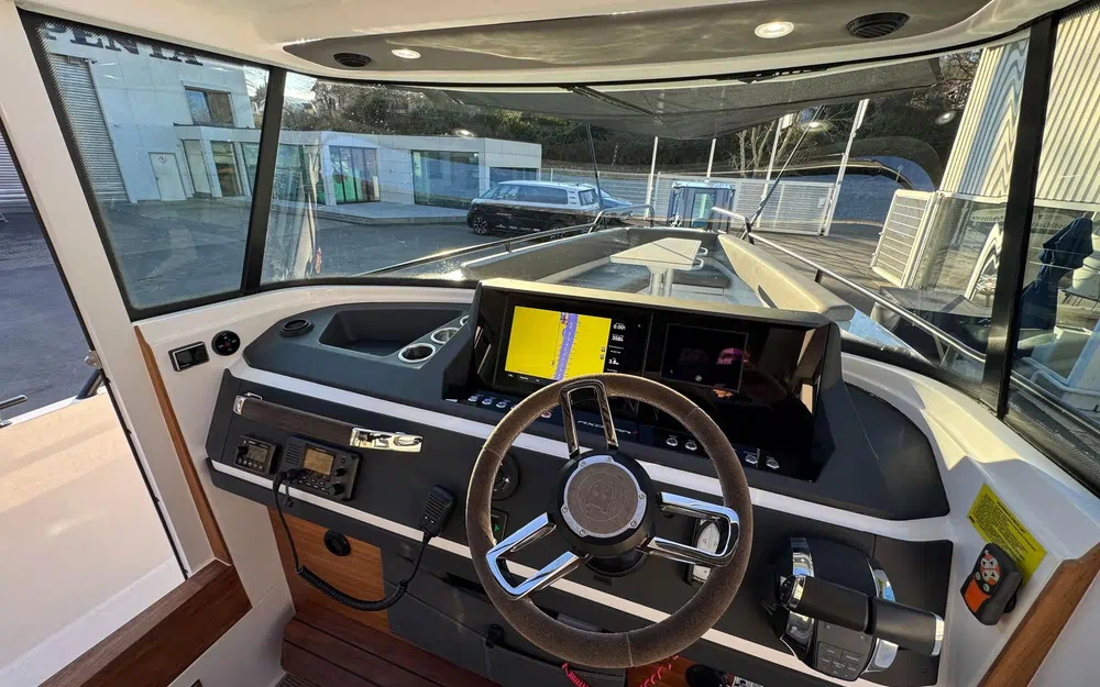 slider 23 Axopar 28 Open