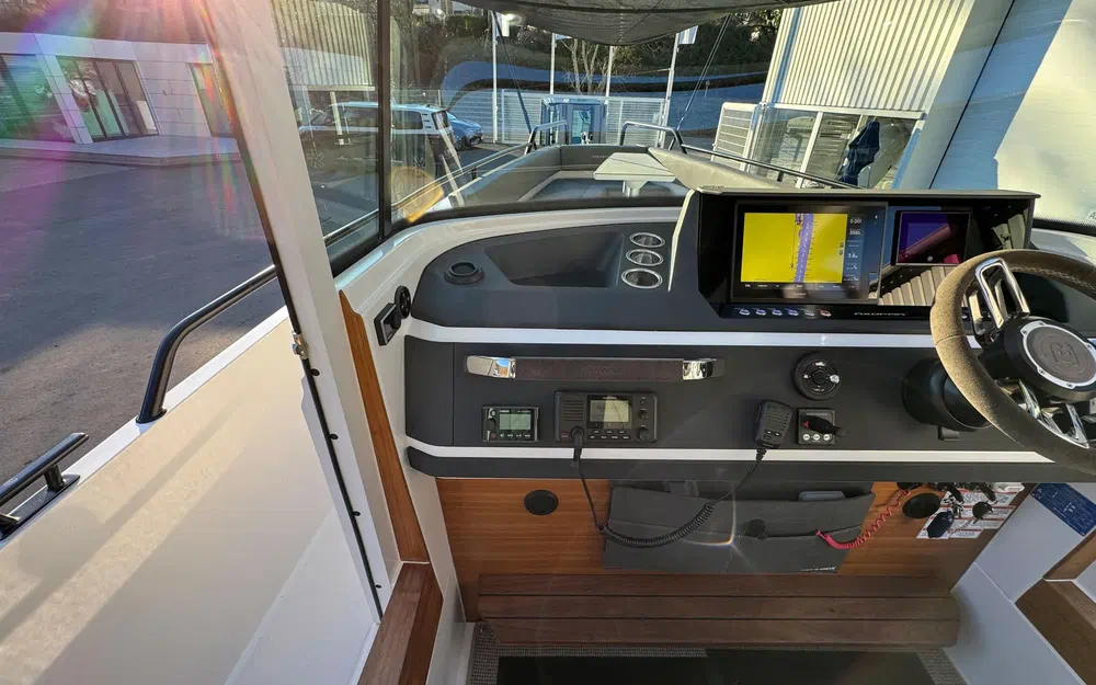 slider 24 Axopar 28 Open