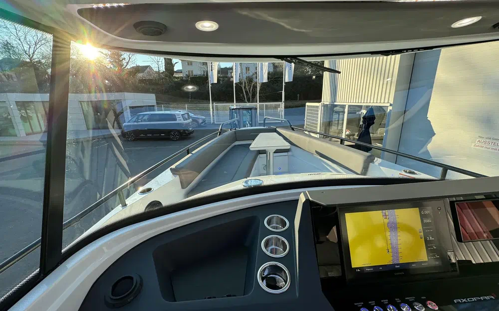 slider 25 Axopar 28 Open