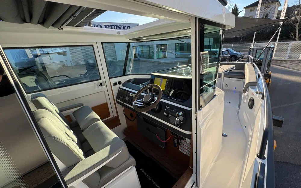 slider 26 Axopar 28 Open