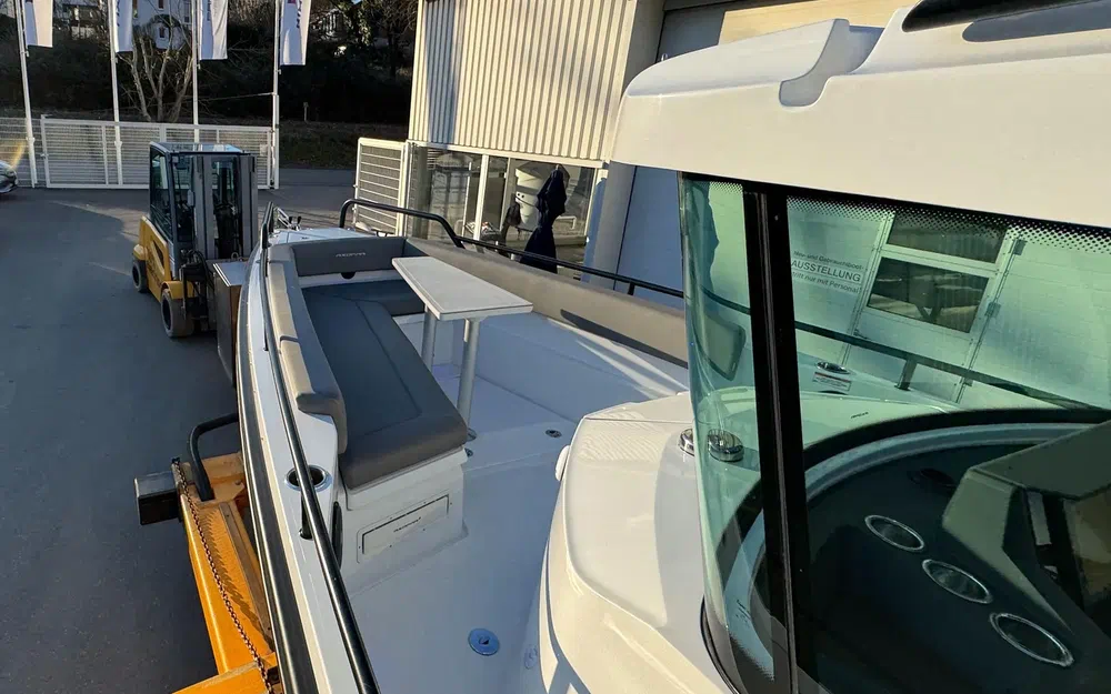 slider 30 Axopar 28 Open