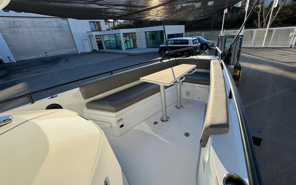 slider 31 Axopar 28 Open