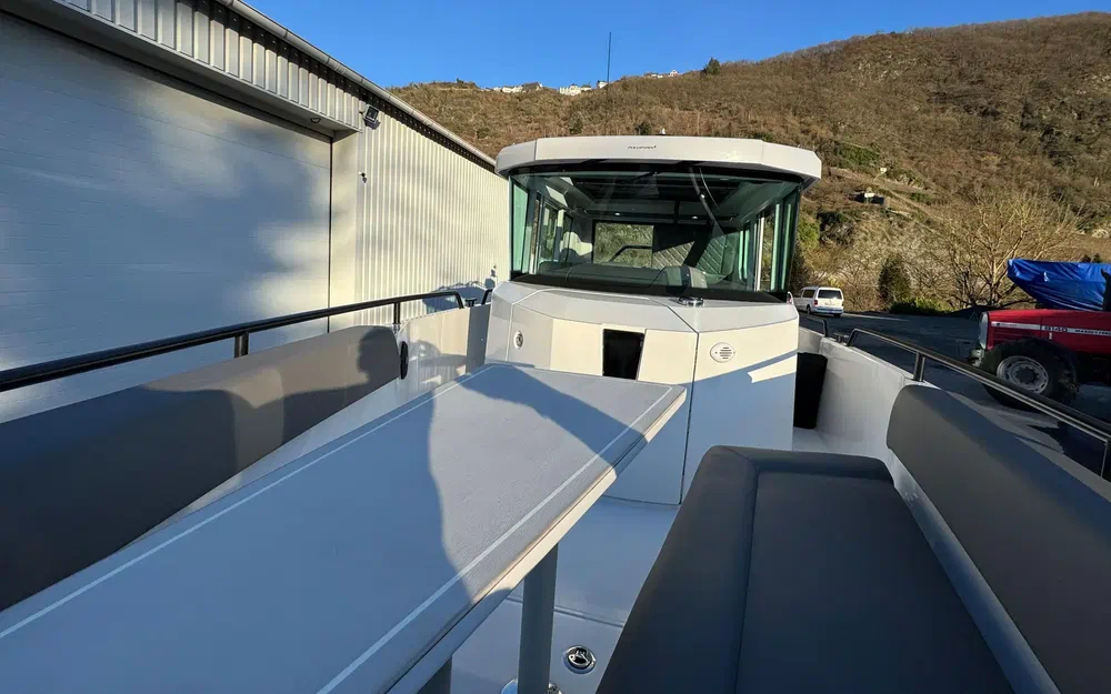 slider 33 Axopar 28 Open