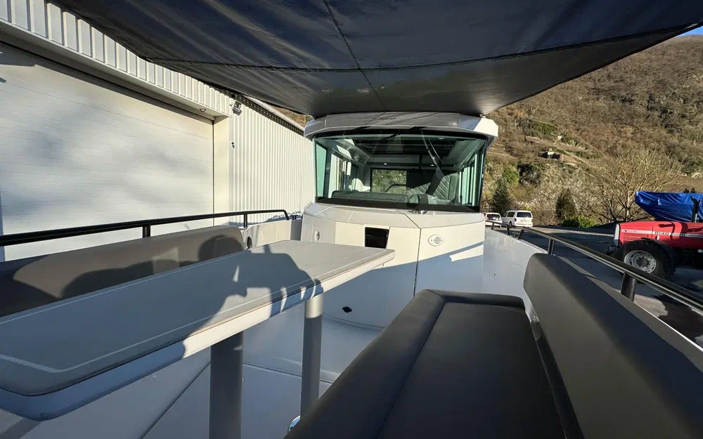 slider 34 Axopar 28 Open