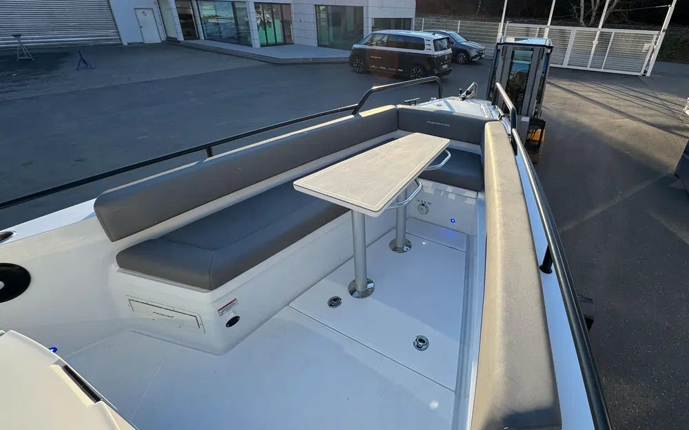 slider 35 Axopar 28 Open