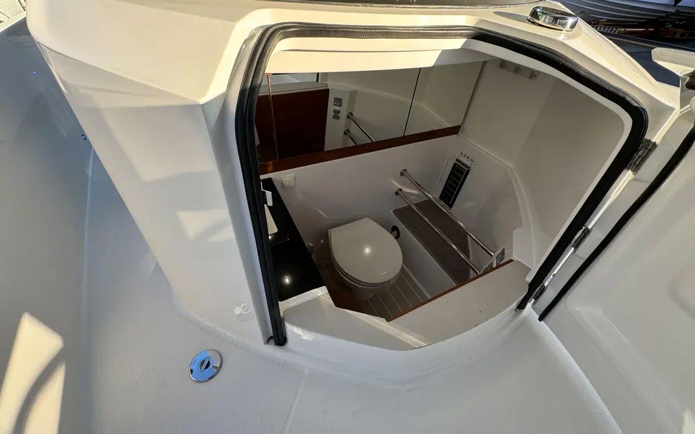 slider 36 Axopar 28 Open