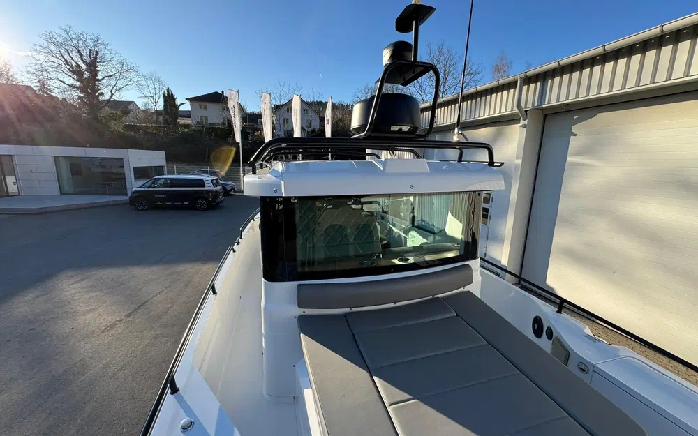 slider 7 Axopar 28 Open