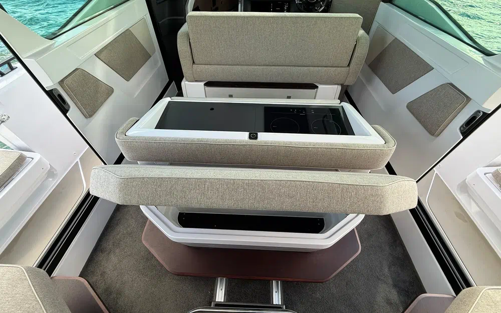 slider 15 Axopar 45 Cross Cabin - Aft Cabin