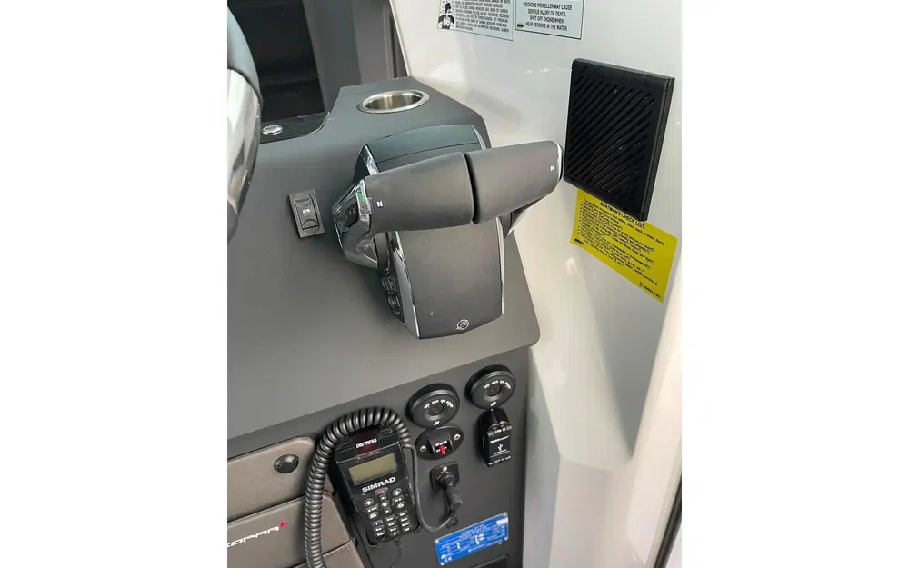 slider 8 Axopar 37 SC