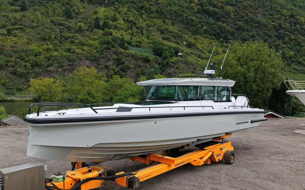 slider 8 Axopar 37 SC