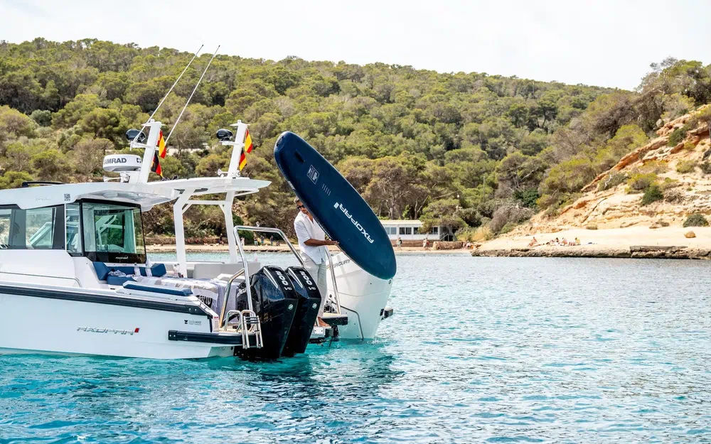 slider 1 Axopar 29 XC CROSS CABIN