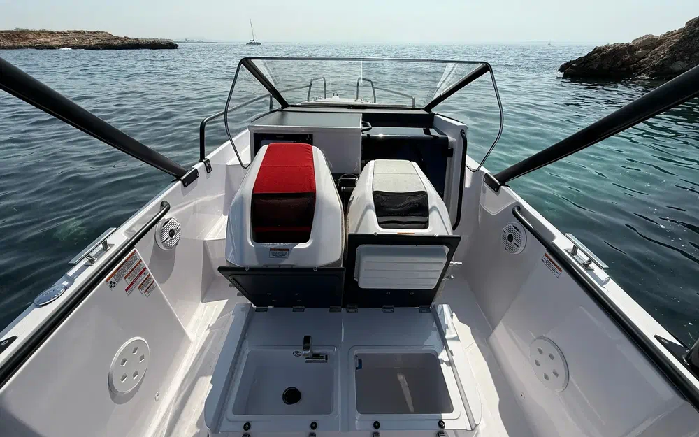 slider 14 Axopar 25 Cross Top