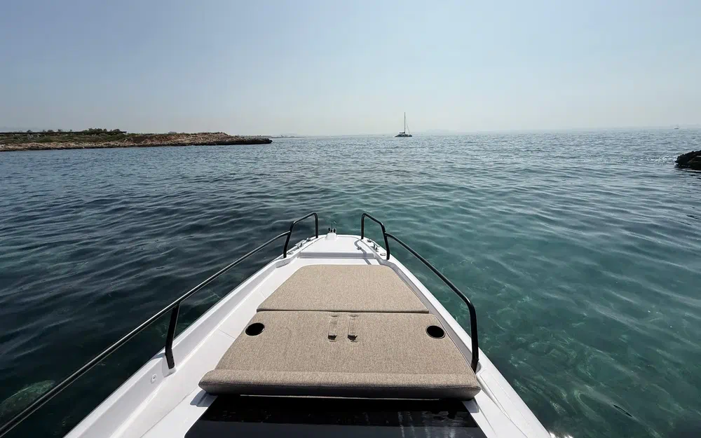 slider 16 Axopar 25 Cross Top