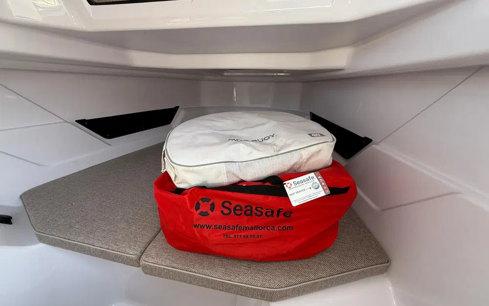 slider 18 Axopar 25 Cross Top