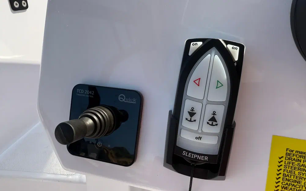 slider 22 Axopar 25 Cross Top