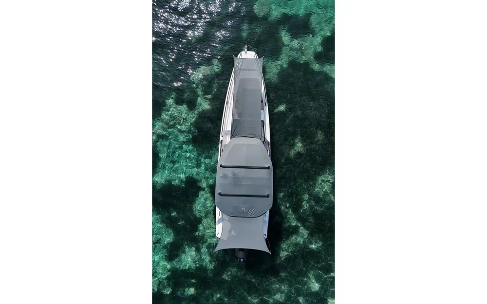 slider 3 Axopar 25 Cross Top