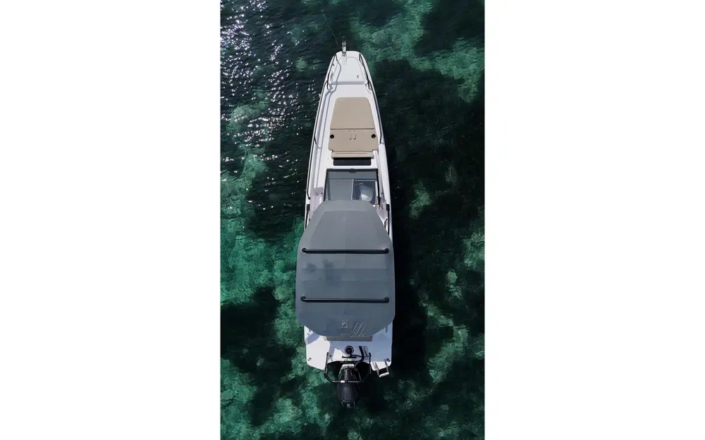 slider 7 Axopar 25 Cross Top