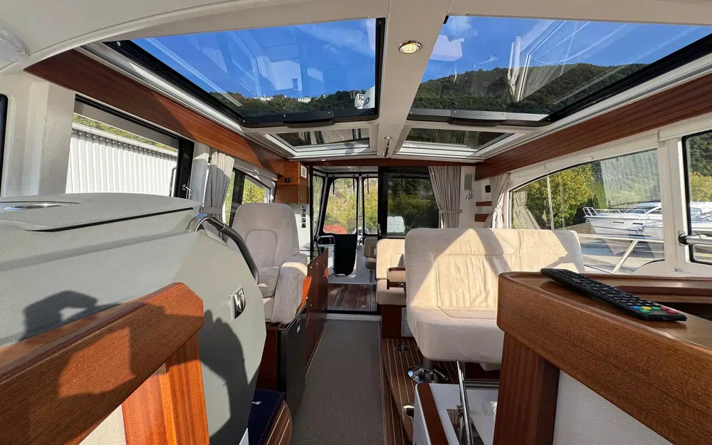 slider 29 Nimbus 365 Coupe