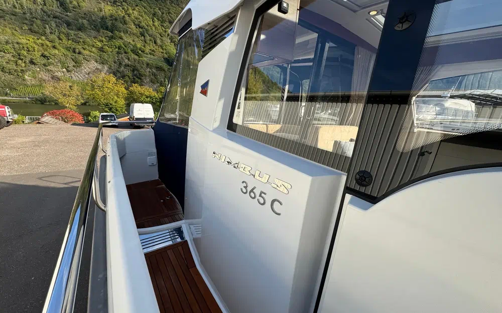 slider 33 Nimbus 365 Coupe