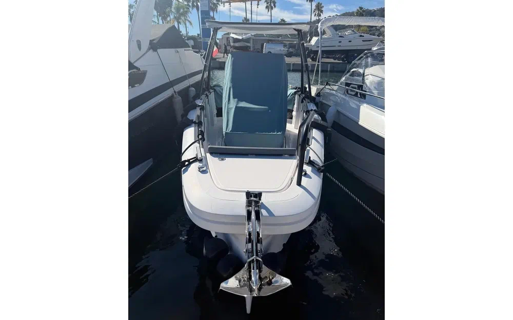 slider 14 Axopar 22 T Top