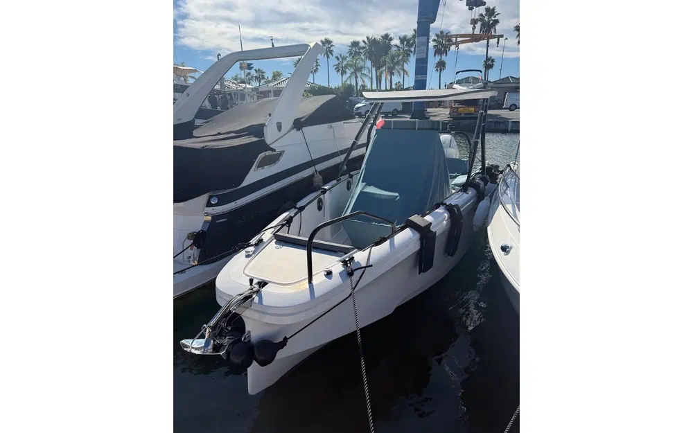 slider 15 Axopar 22 T Top