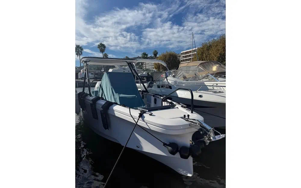 slider 27 Axopar 22 T Top