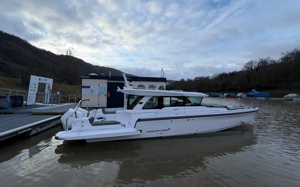 slider 0 Axopar 38 XC Cross Cabin