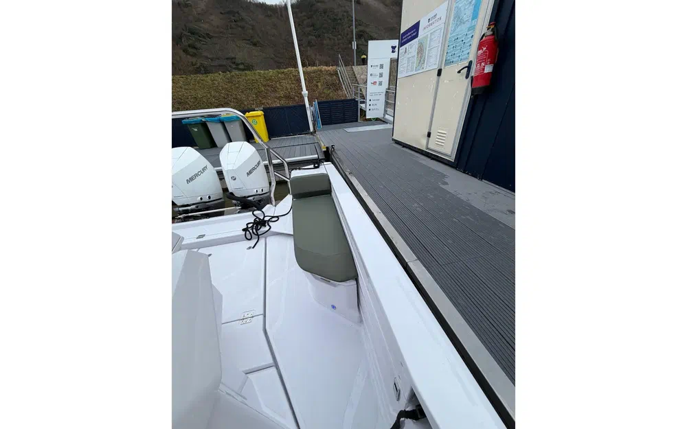 slider 9 Axopar 38 XC Cross Cabin