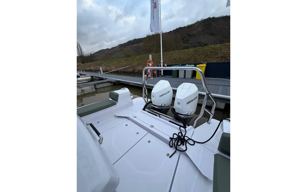 slider 10 Axopar 38 XC Cross Cabin