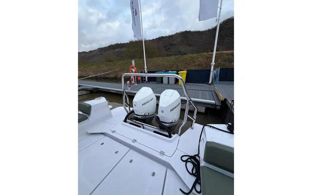 slider 11 Axopar 38 XC Cross Cabin