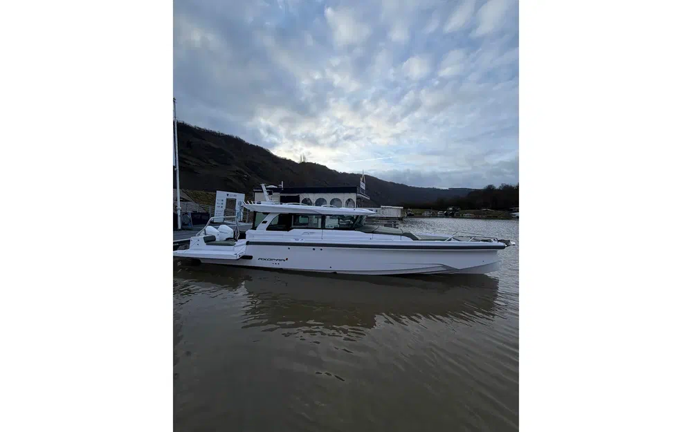 slider 16 Axopar 38 XC Cross Cabin