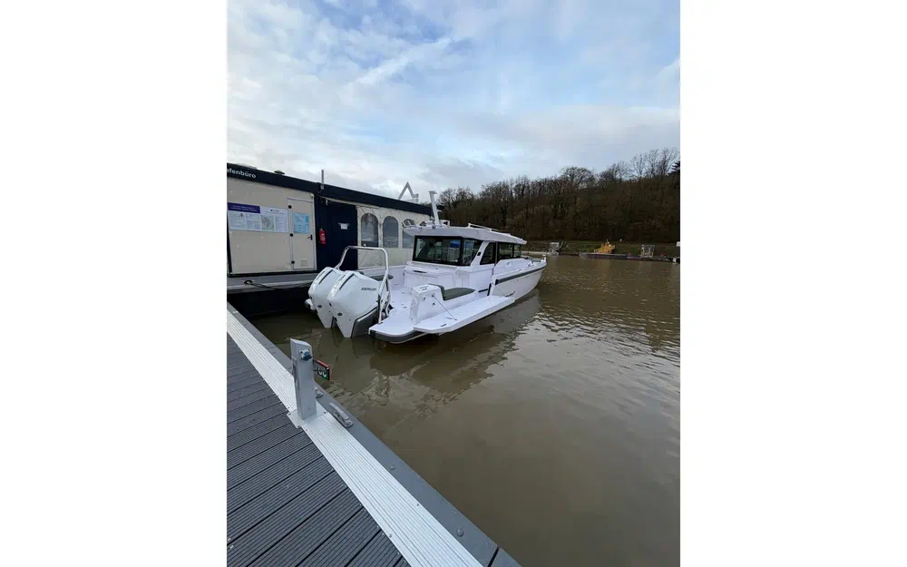 slider 17 Axopar 38 XC Cross Cabin