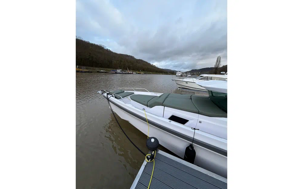 slider 18 Axopar 38 XC Cross Cabin