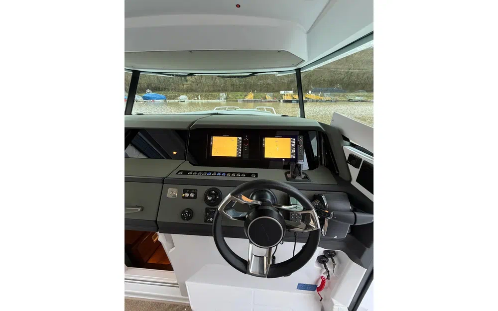 slider 1 Axopar 38 XC Cross Cabin