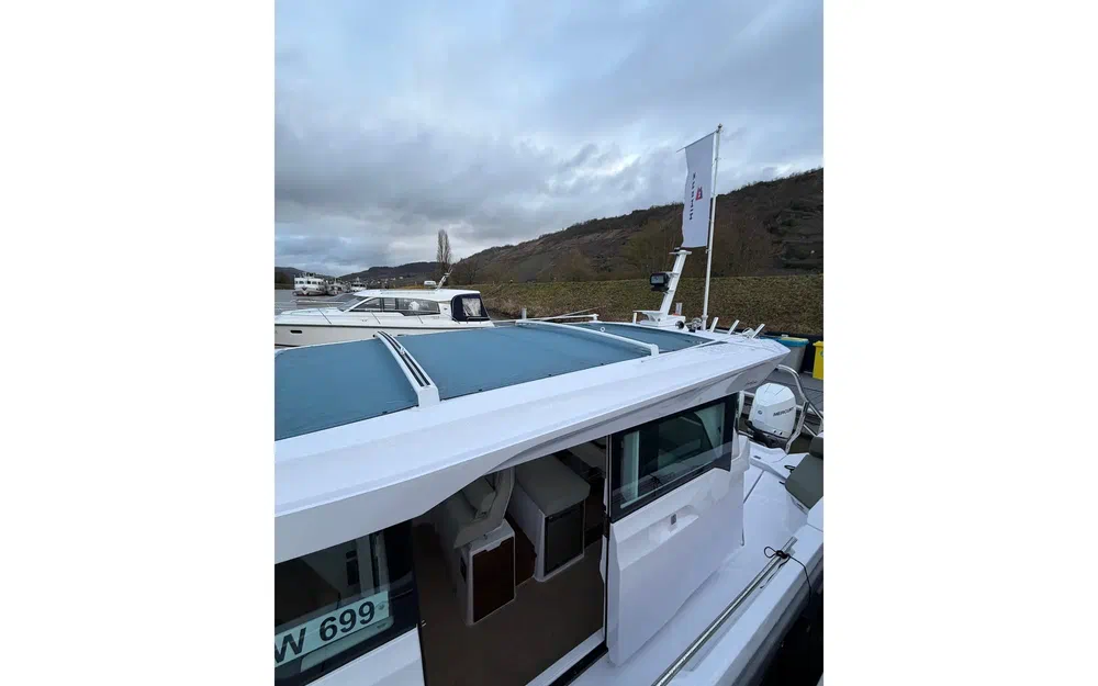 slider 19 Axopar 38 XC Cross Cabin