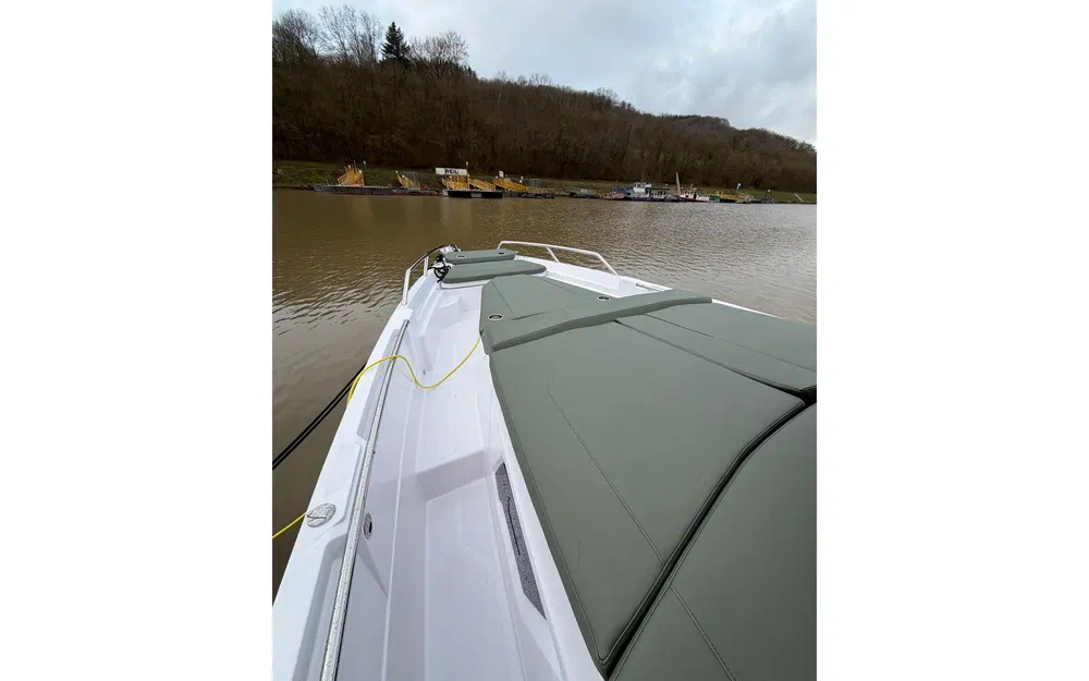 slider 21 Axopar 38 XC Cross Cabin