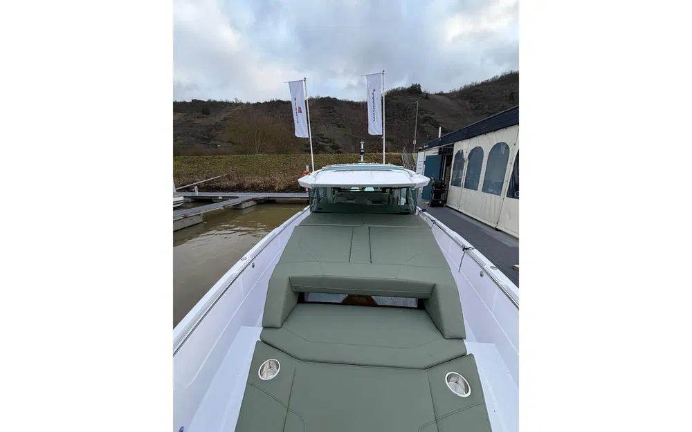 slider 22 Axopar 38 XC Cross Cabin