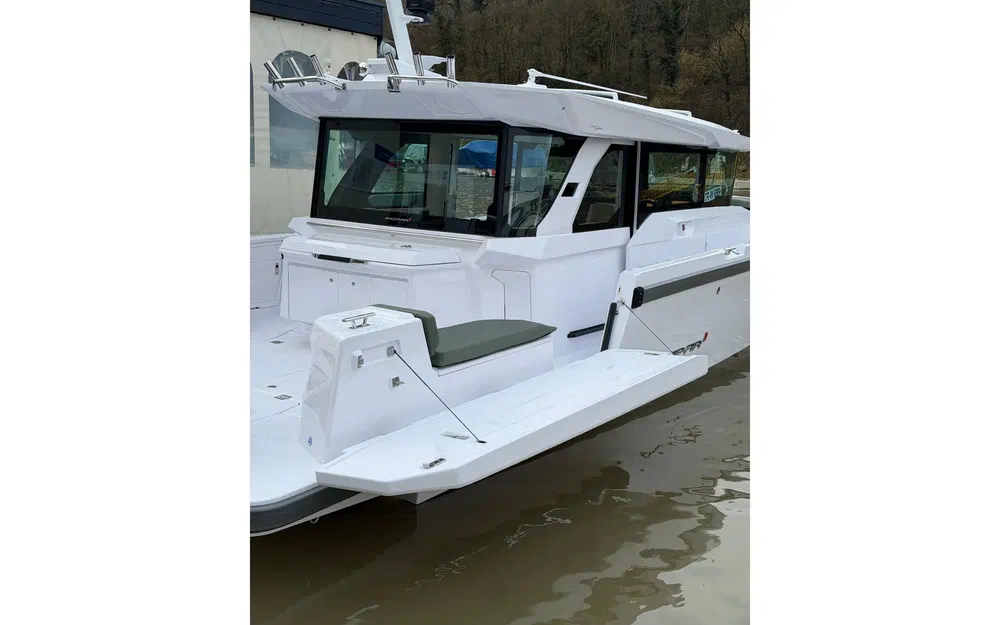 slider 2 Axopar 38 XC Cross Cabin