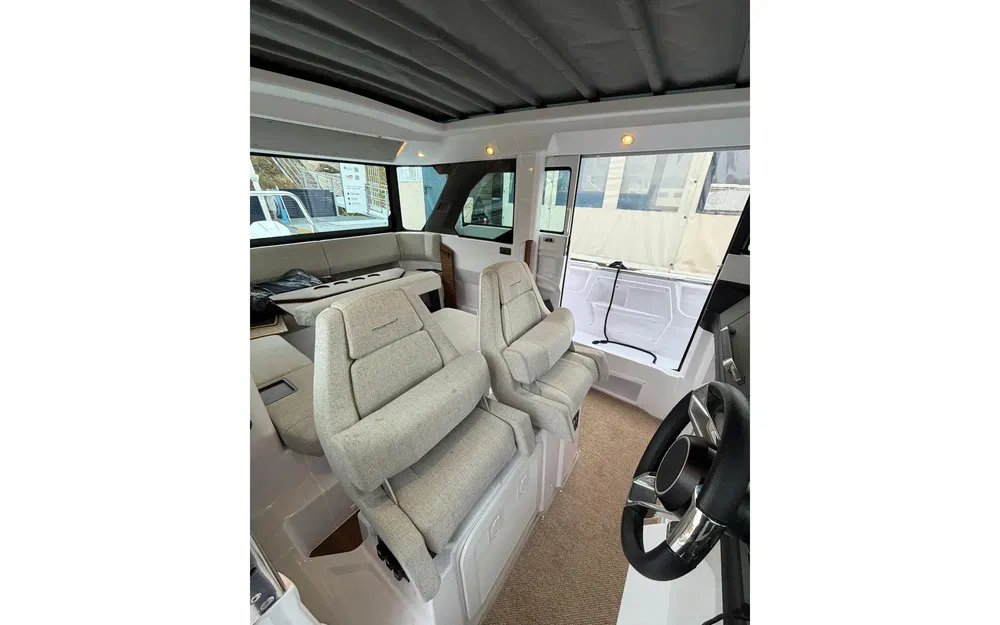 slider 4 Axopar 38 XC Cross Cabin