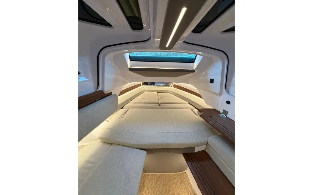 slider 5 Axopar 38 XC Cross Cabin