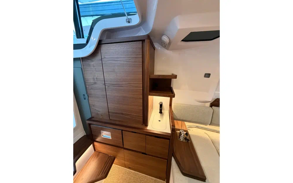 slider 6 Axopar 38 XC Cross Cabin