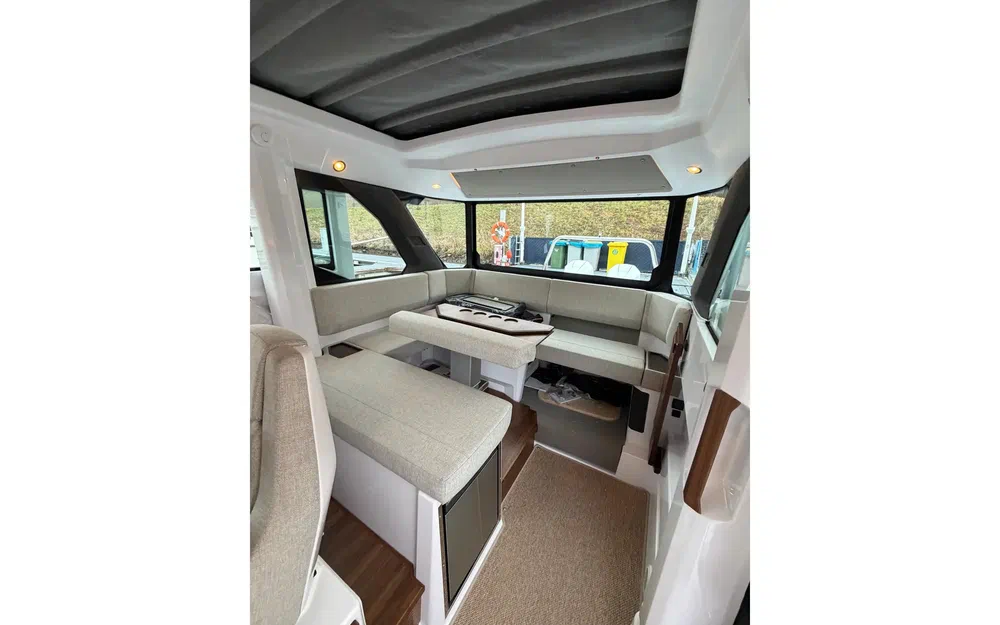 slider 8 Axopar 38 XC Cross Cabin