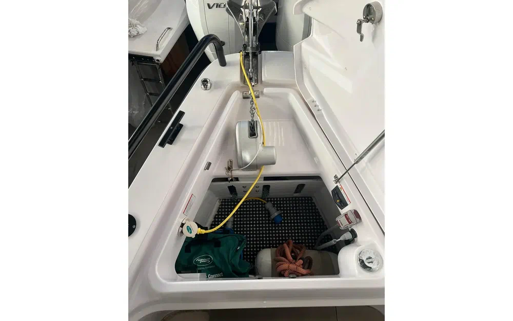 slider 19 Axopar 37 ST