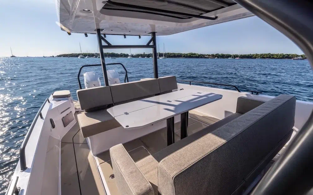 slider 2 Axopar 37 ST