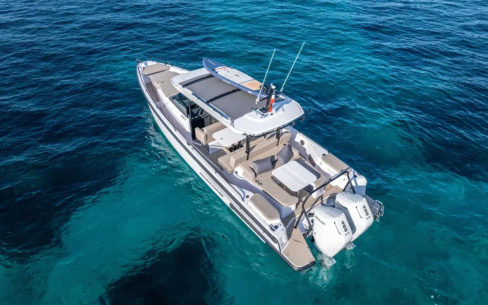 slider 6 Axopar 37 ST