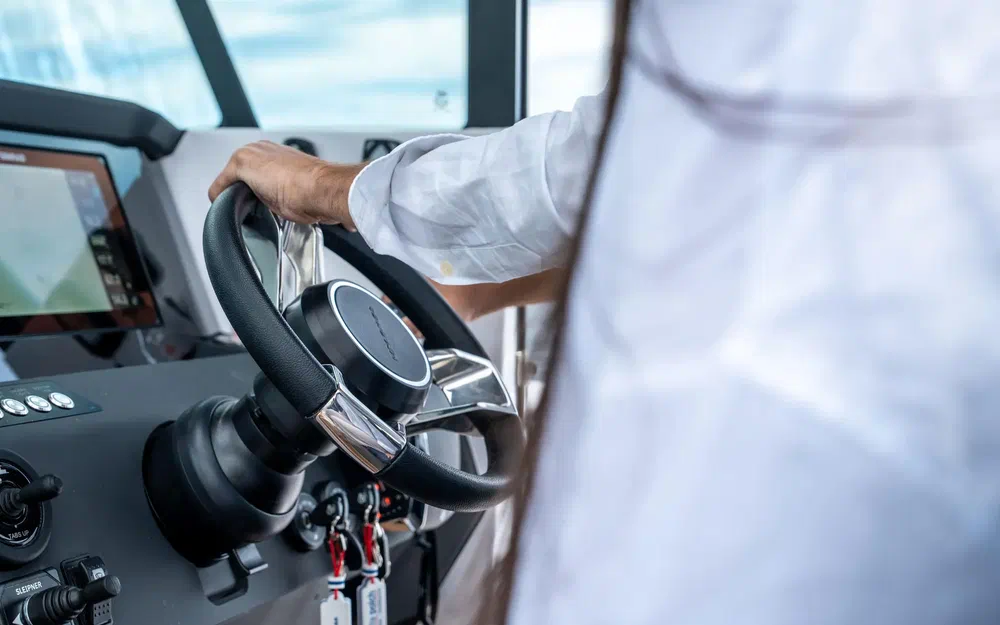 slider 5 Axopar 29 XC CROSS CABIN