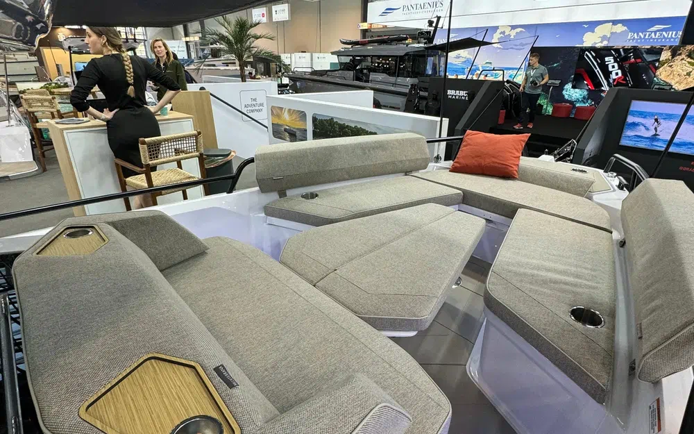 slider 16 Axopar 29 XC CROSS CABIN