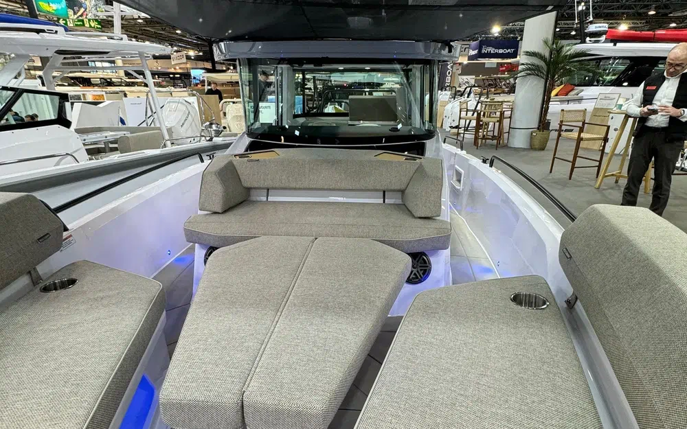 slider 18 Axopar 29 XC CROSS CABIN