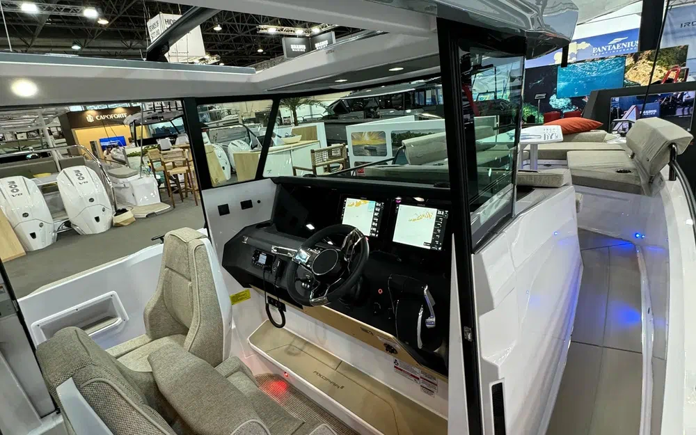 slider 1 Axopar 29 XC CROSS CABIN